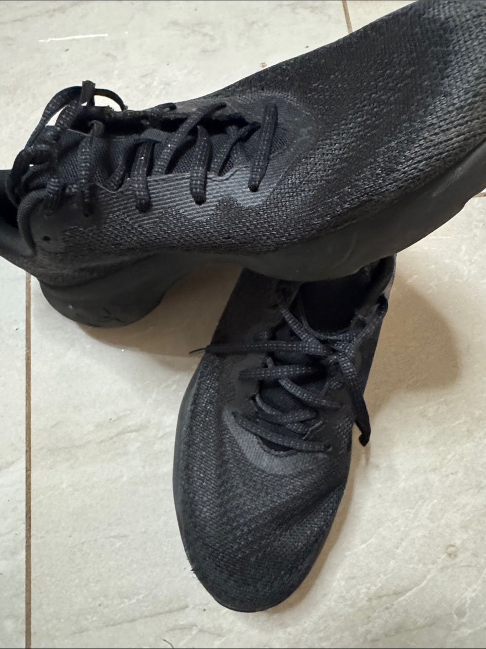 Under Armour Men's Black Knit Running Sneakers